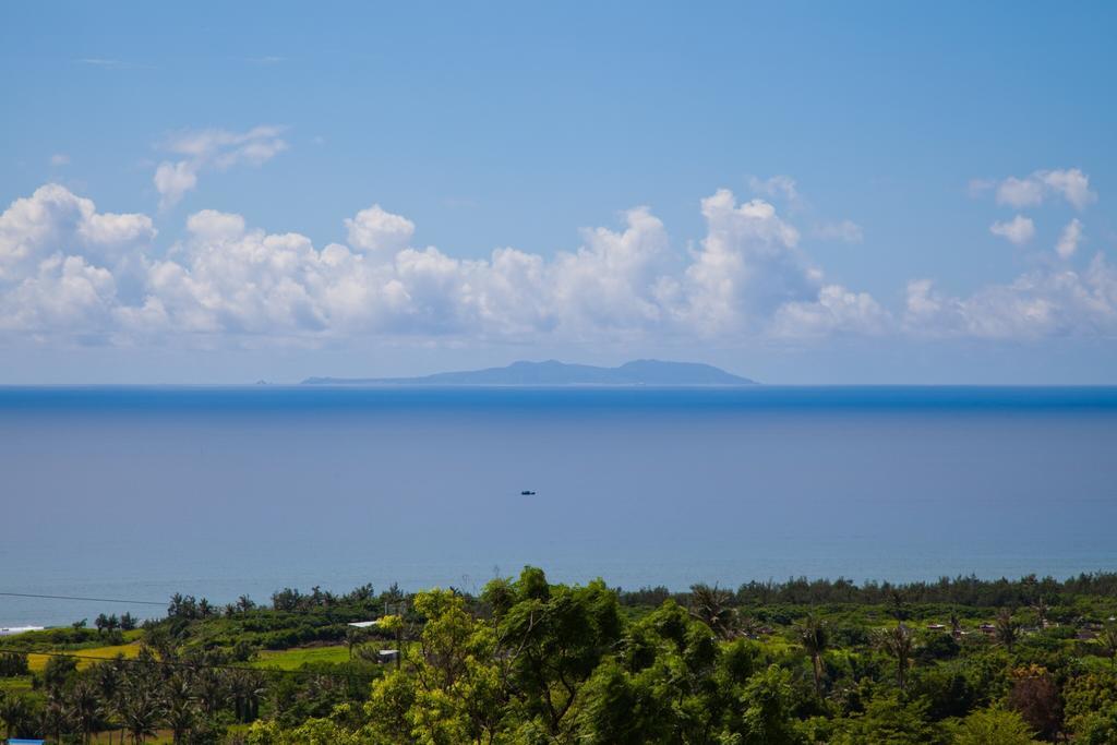 Coastline Azure B&B Donghe Exterior photo